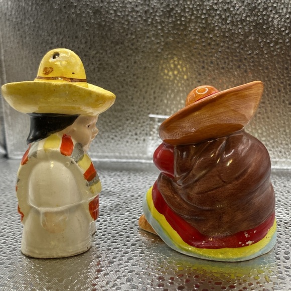 Salt and Pepper Shakers - Picture 4 of 6